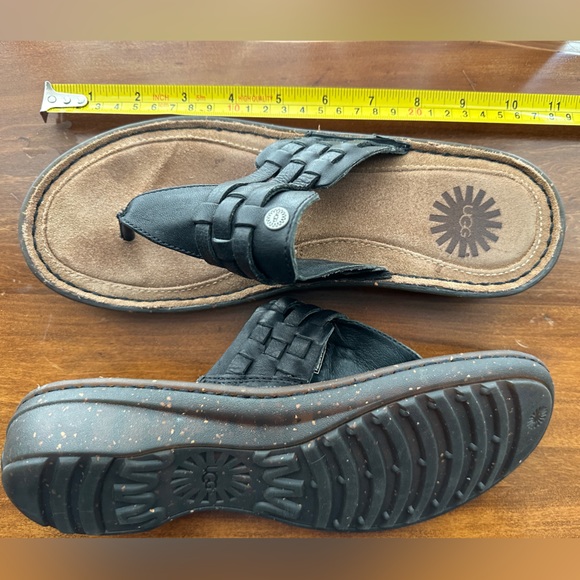 Used, UGG Jenaya (1007561 7) flip flop sandal, size 8, black - Picture 1 of 5